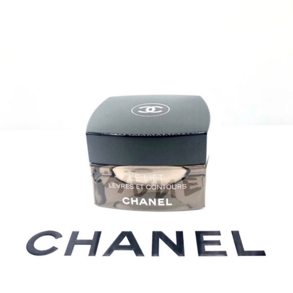 CHANEL LE LIFT SOIN LÈVRES ET CONTOURS Lip care